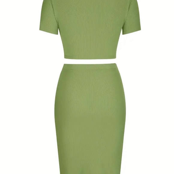 Two piece matching skirt set slight stretch - Picture 3 of 4